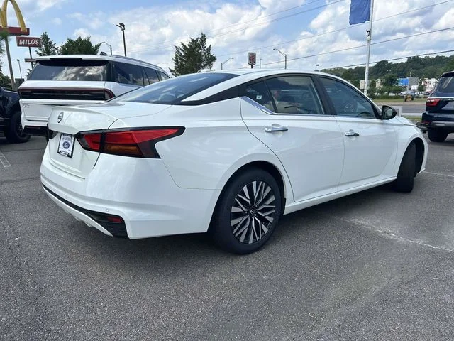 Certified Used 2025 Glacier White Nissan 2.5 SV image 3