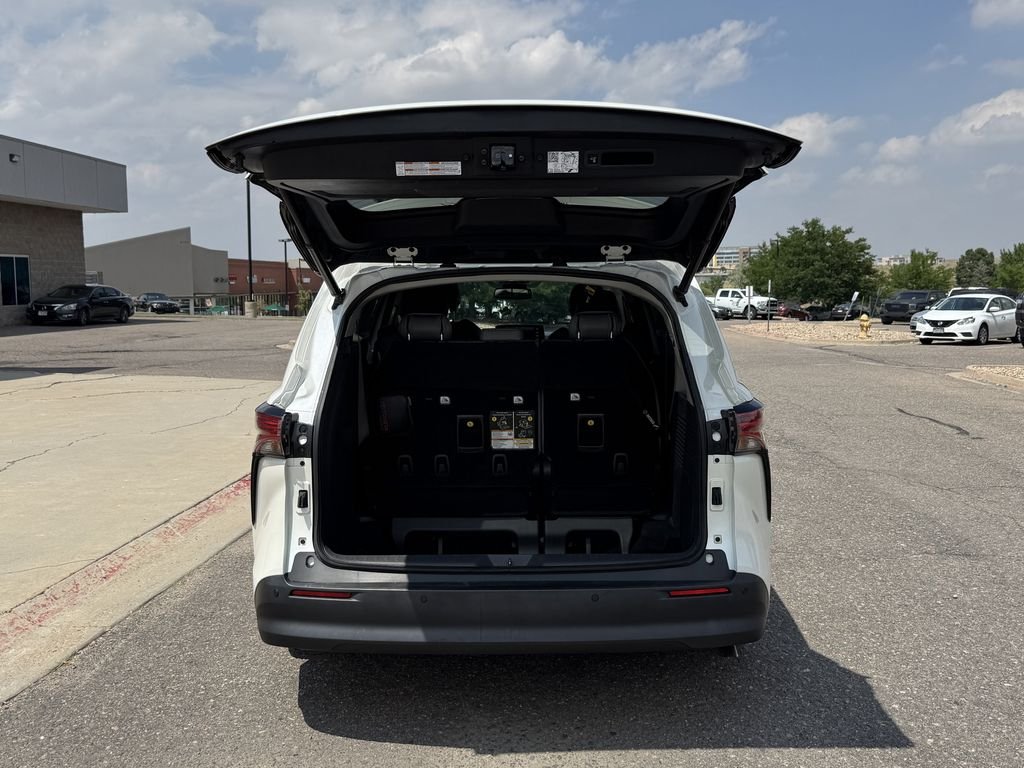 Used 2021 White Toyota XLE image 10