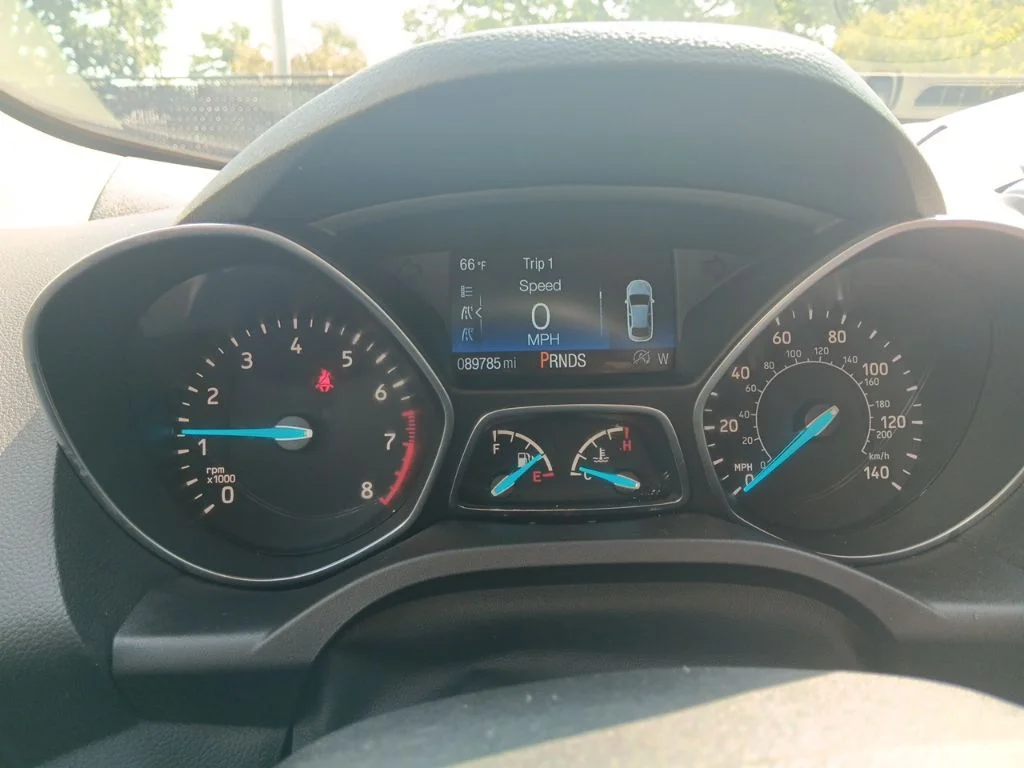 Used 2019 Lightning Blue Metallic Ford SE image 18