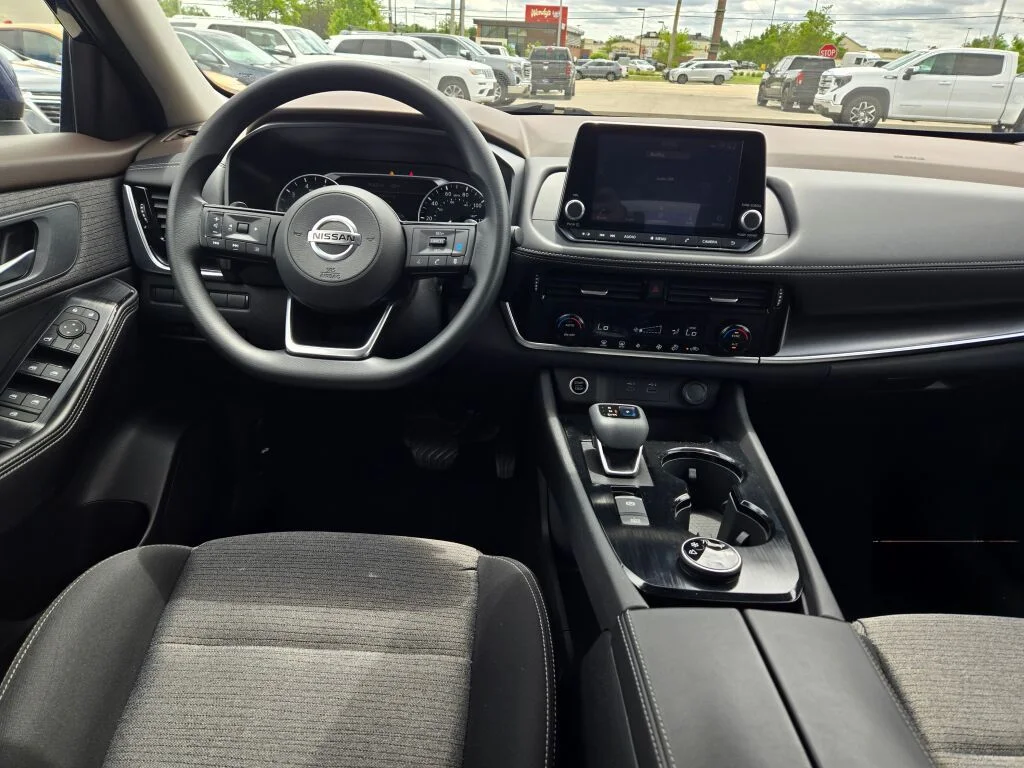 Used 2021 Blue Nissan SV image 15