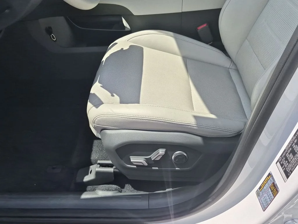 Used 2024 White Hyundai Limited image 13