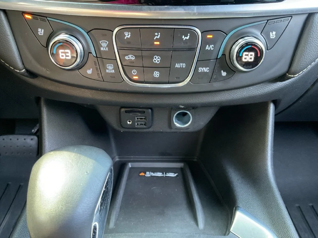 Used 2022 Beige Chevrolet Premier image 27