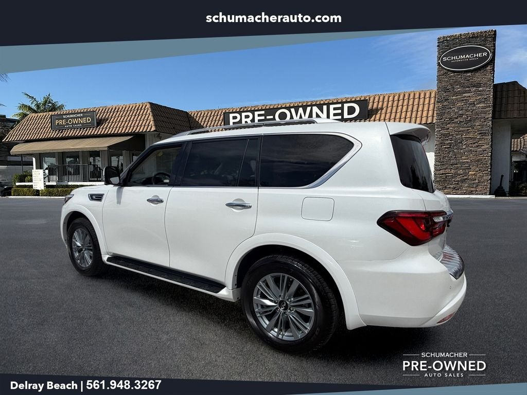 Used 2024 White INFINITI LUXE image 5