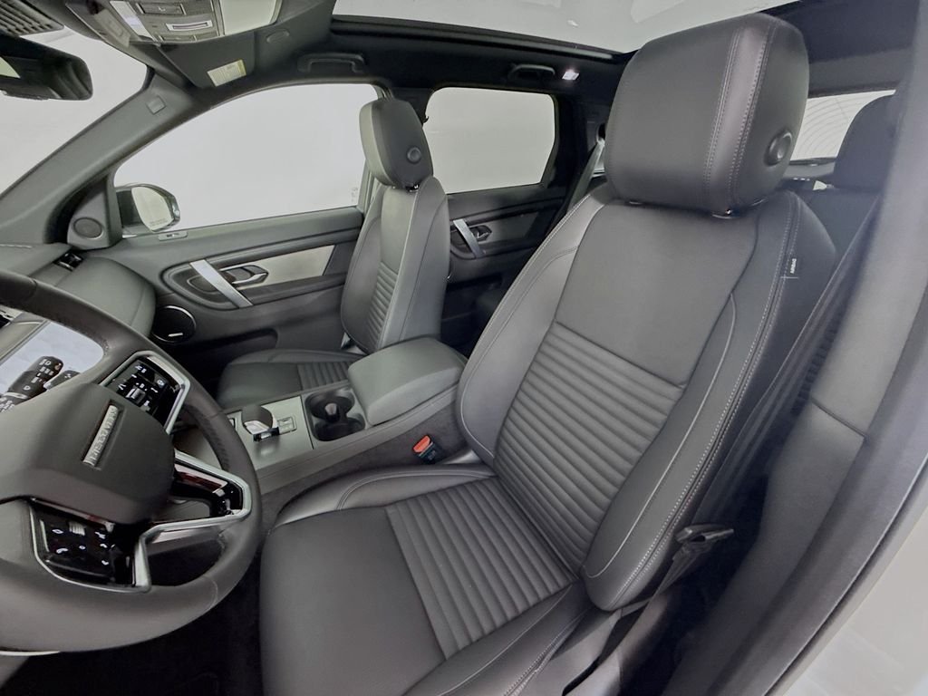 New 2025 Fuji White Land Rover SE image 5