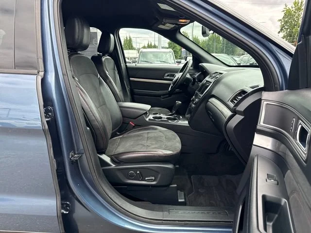Used 2018 Blue Metallic Ford XLT image 9