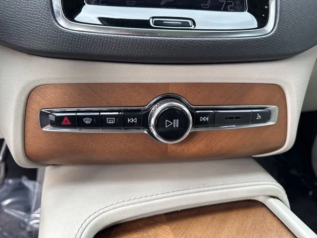 Used 2018 Onyx Black Metallic Volvo Inscription image 29