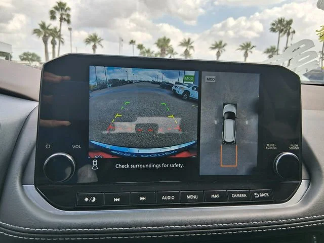 Used 2023 Blue Nissan SL image 9