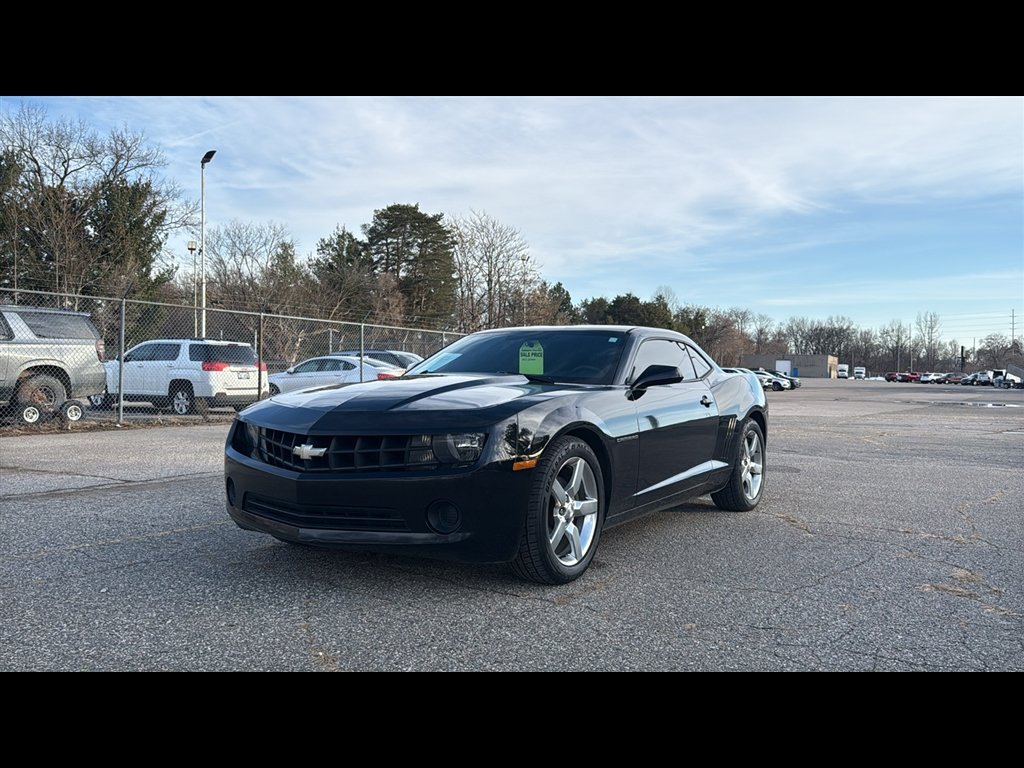 Used 2013 Chevrolet Camaro 2LS with VIN 2G1FA1E3XD9246221 for sale in Flint, MI