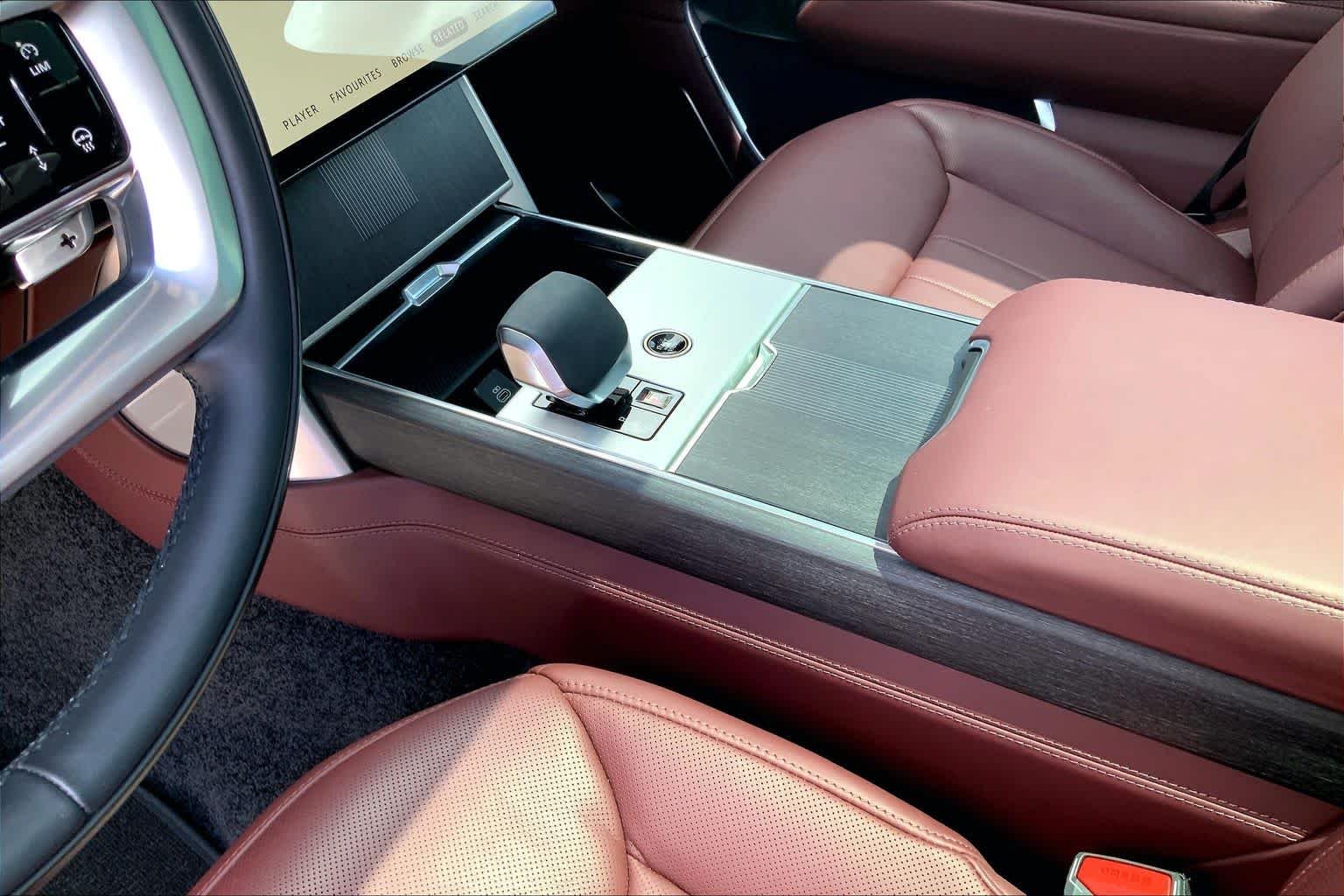 Used 2025 Fuji White Land Rover Autobiography image 15