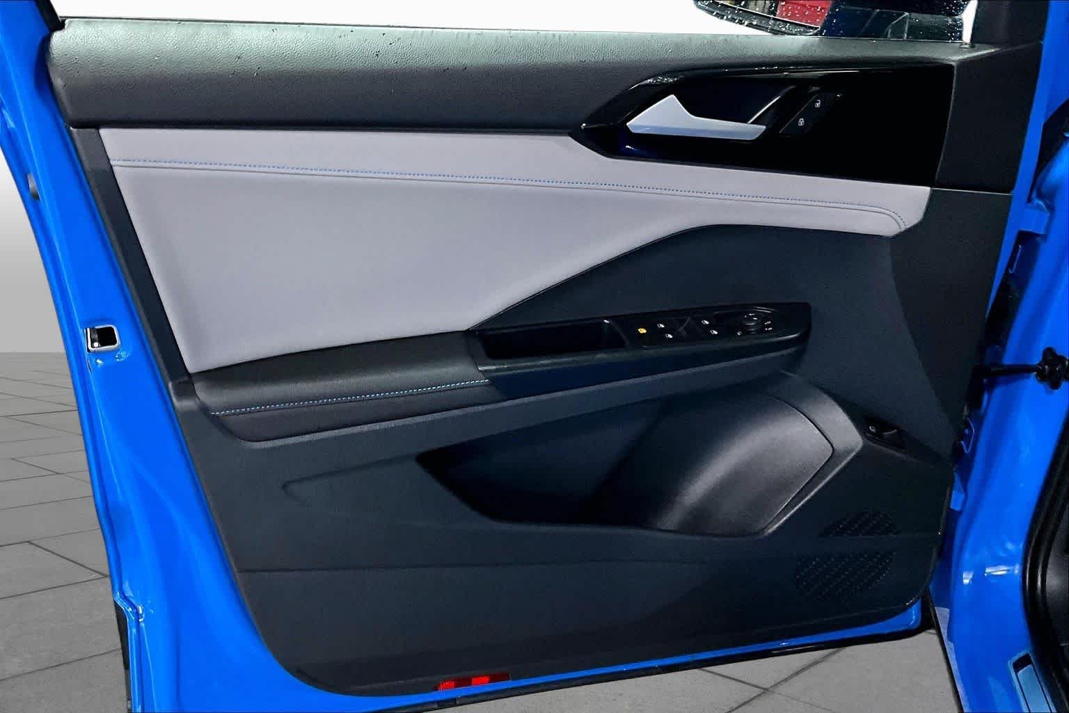 Used 2024 Cornflower Blue w/Deep Black Roof Volkswagen SE Black image 21