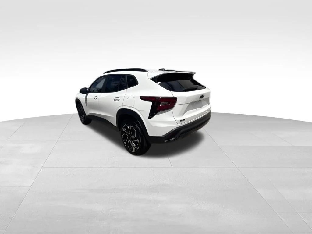 Used 2025 White Chevrolet 2RS image 5