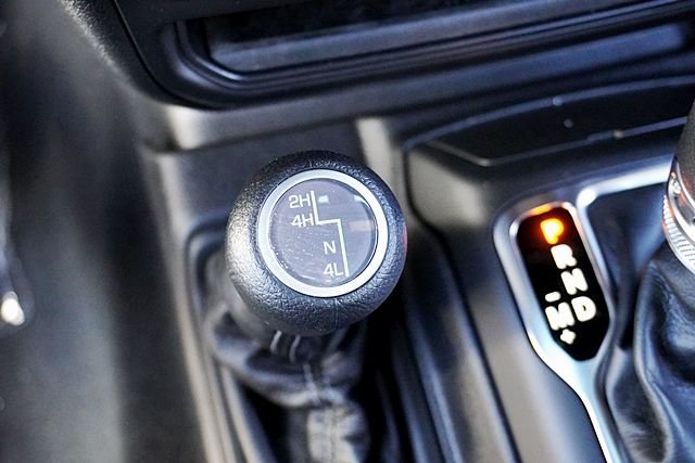 New 2026 Bright White Clear-Coat Exterior Paint Jeep Sport S image 39