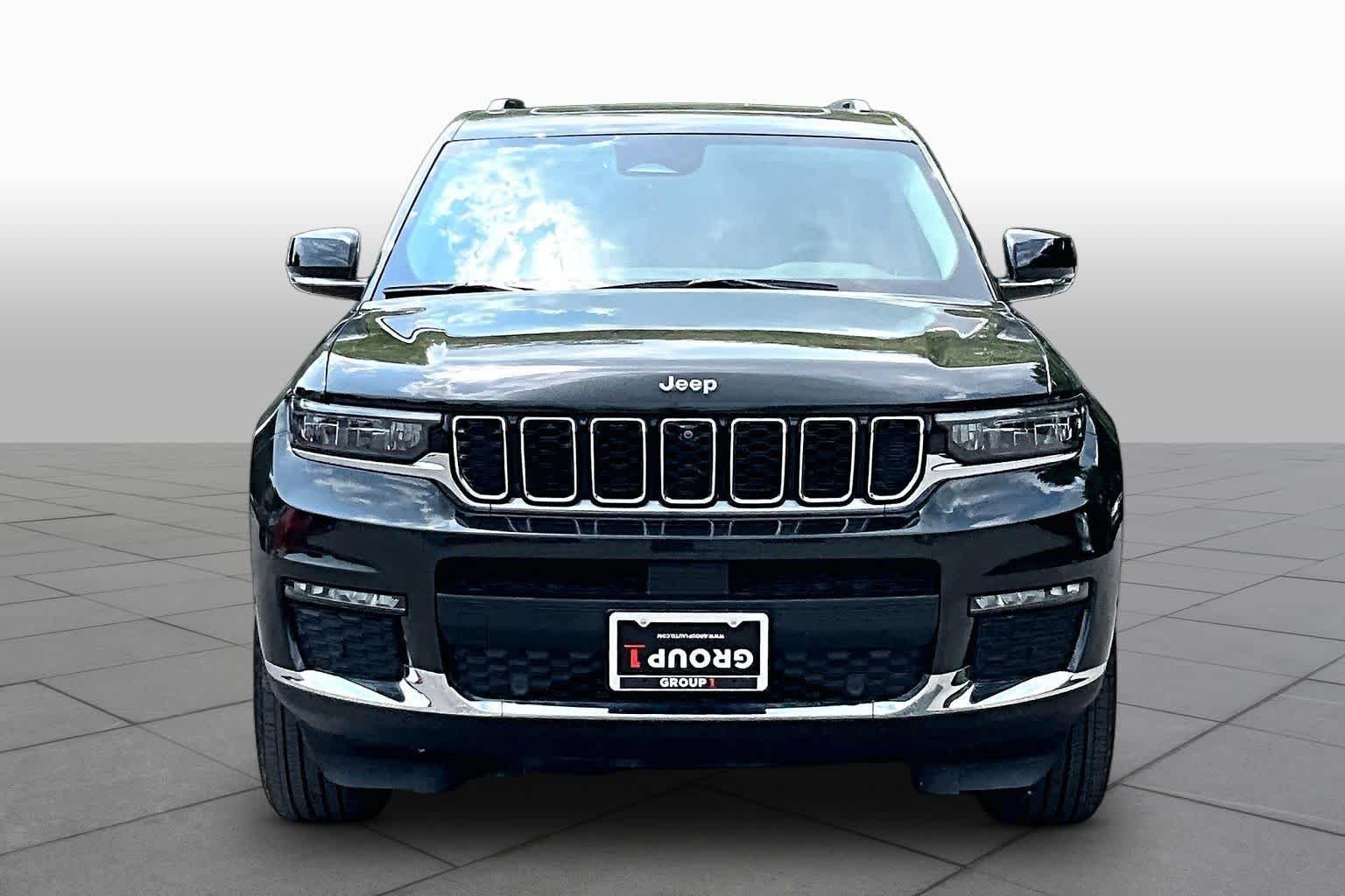 Used 2023 Rocky Mountain Pearlcoat Jeep Limited image 4