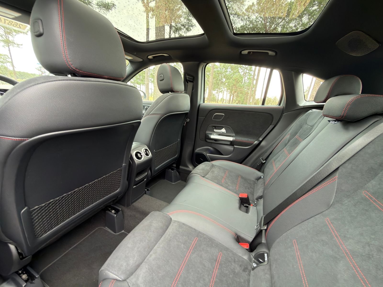 New 2026 MANUFAKTUR Alpine Gray Mercedes-Benz GLA 35 AMG® image 14