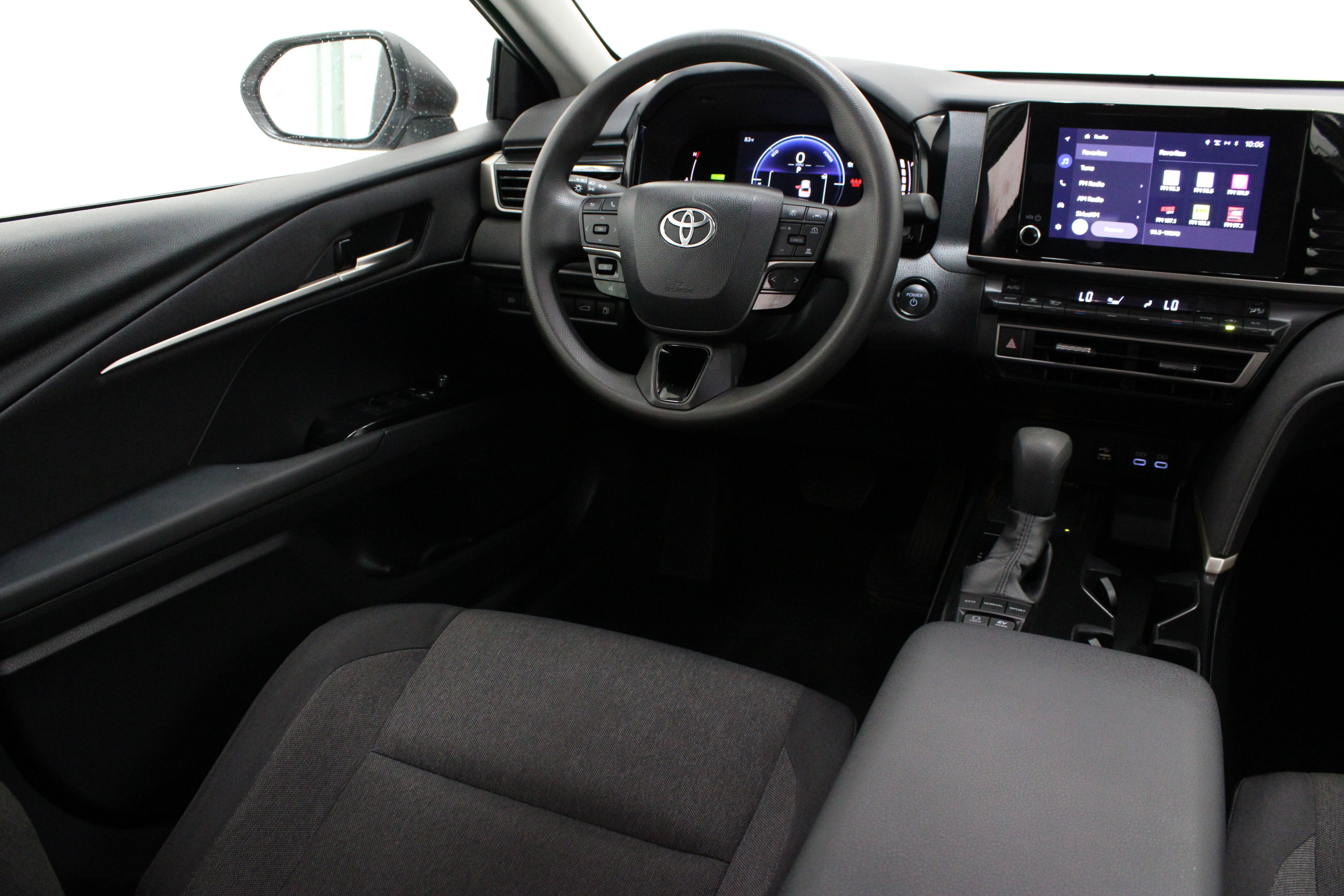 Used 2025 Silver Toyota LE 2.5L/Electric image 30