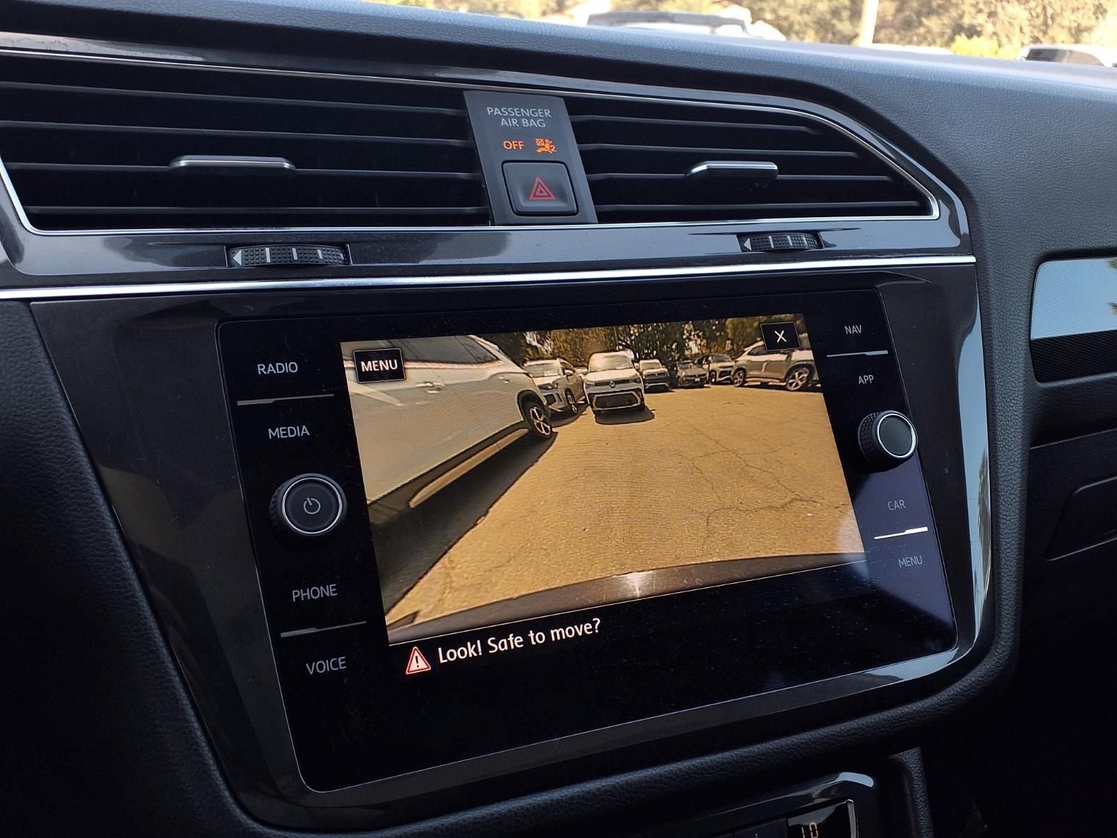 Used 2019 Black Volkswagen 2.0T SEL Premium image 10