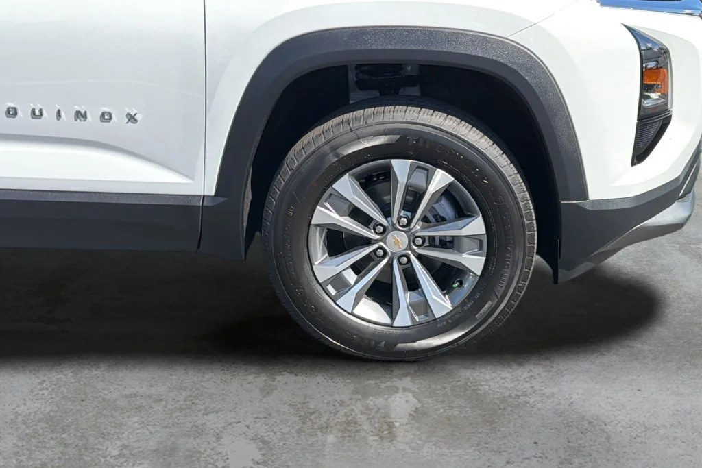 New 2027 Summit White Chevrolet LT image 9