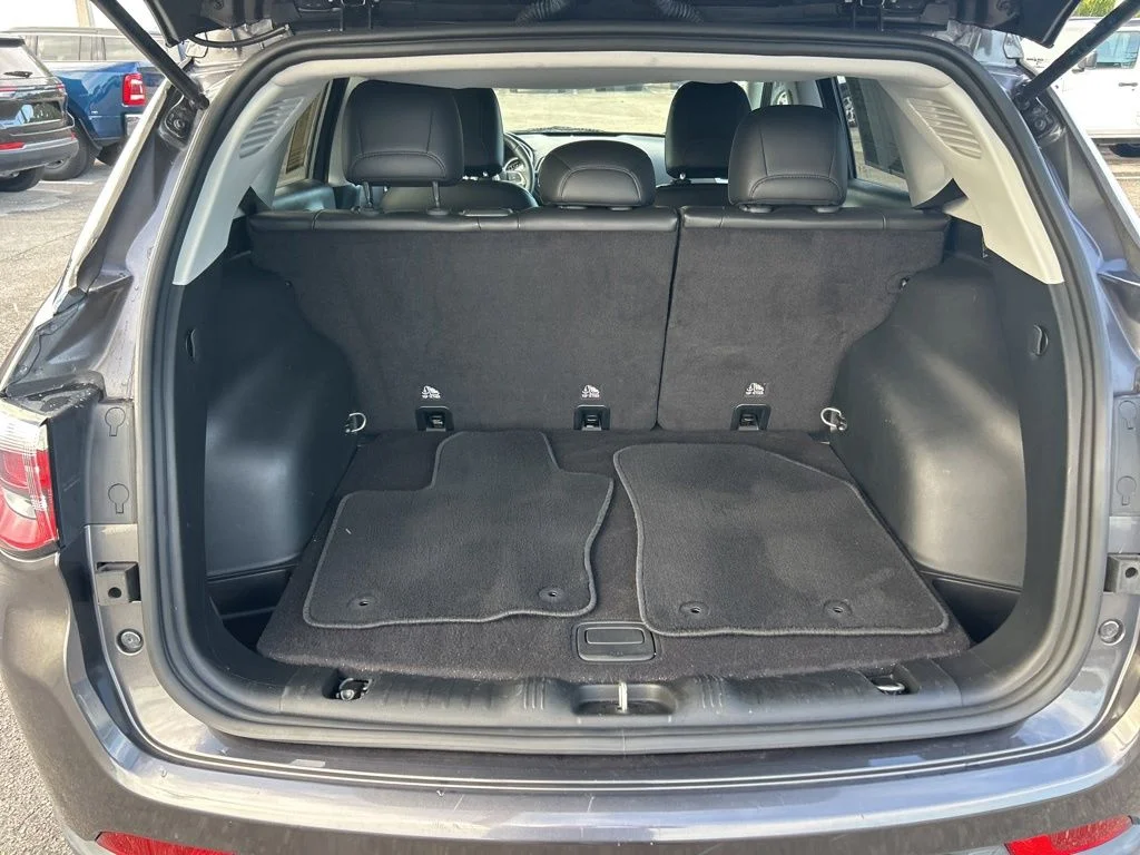 Used 2019 Gray Jeep Latitude image 29
