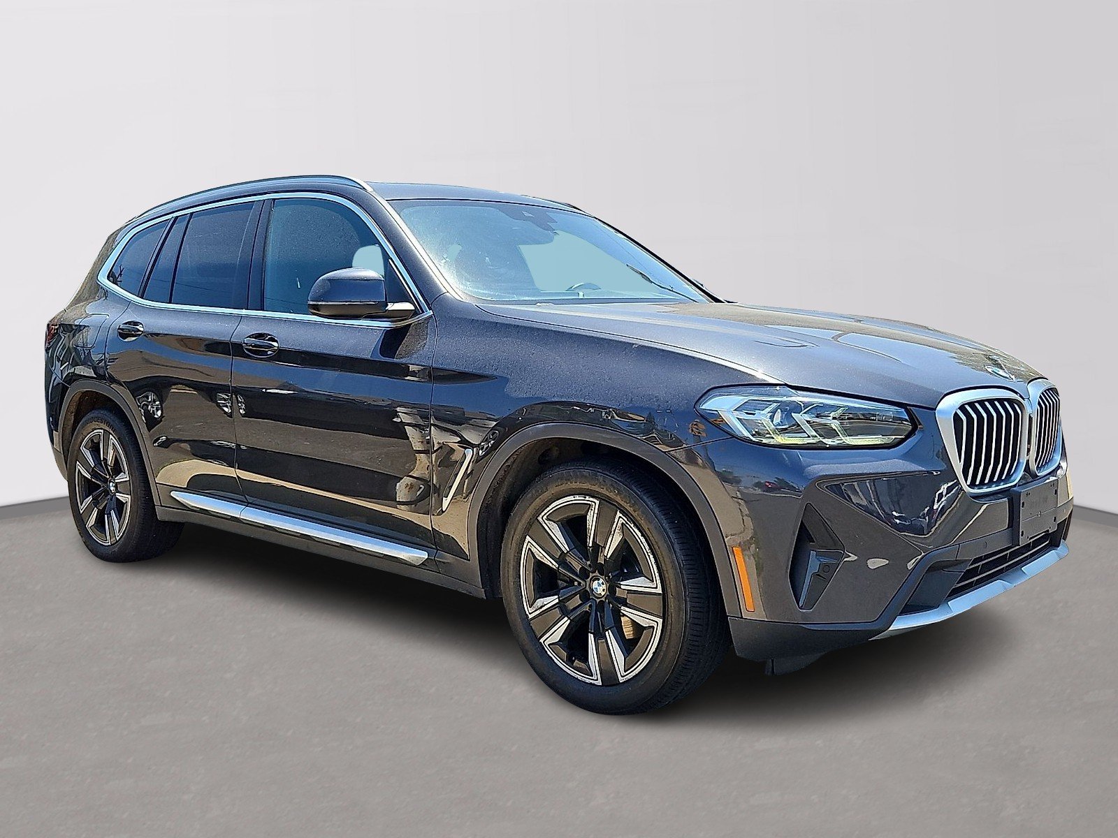 Used 2022 Dark Graphite Metallic - A90 BMW sDrive30i image 4
