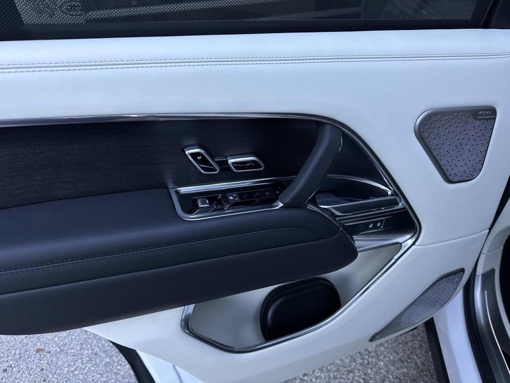 Certified Used 2024 Icy White SV Bespoke Special Effect Gloss Land Rover Autobiography image 13