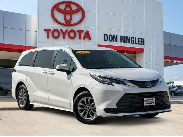 2023 Toyota Sienna LE