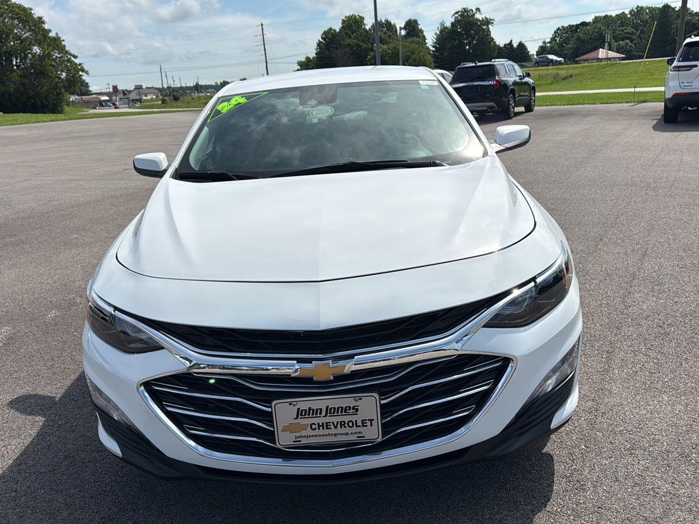 Used 2024 Summit White Chevrolet LT image 13