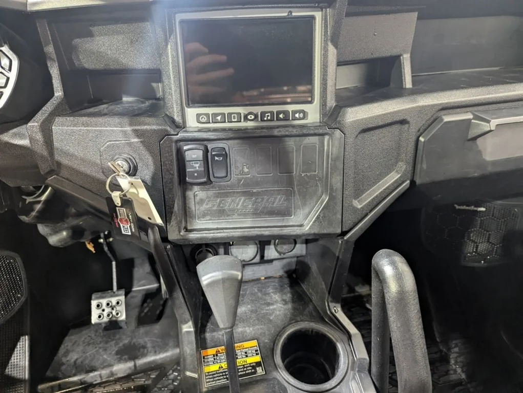 Used 2022 BLACK Polaris  image 8