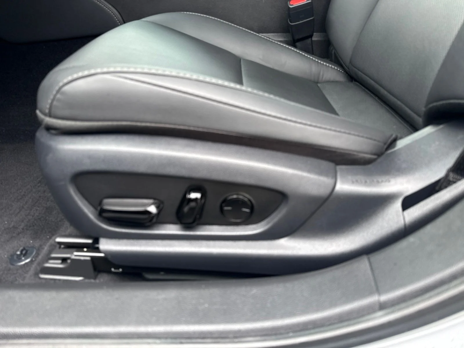 Used 2025 Silver Lexus 350 image 27