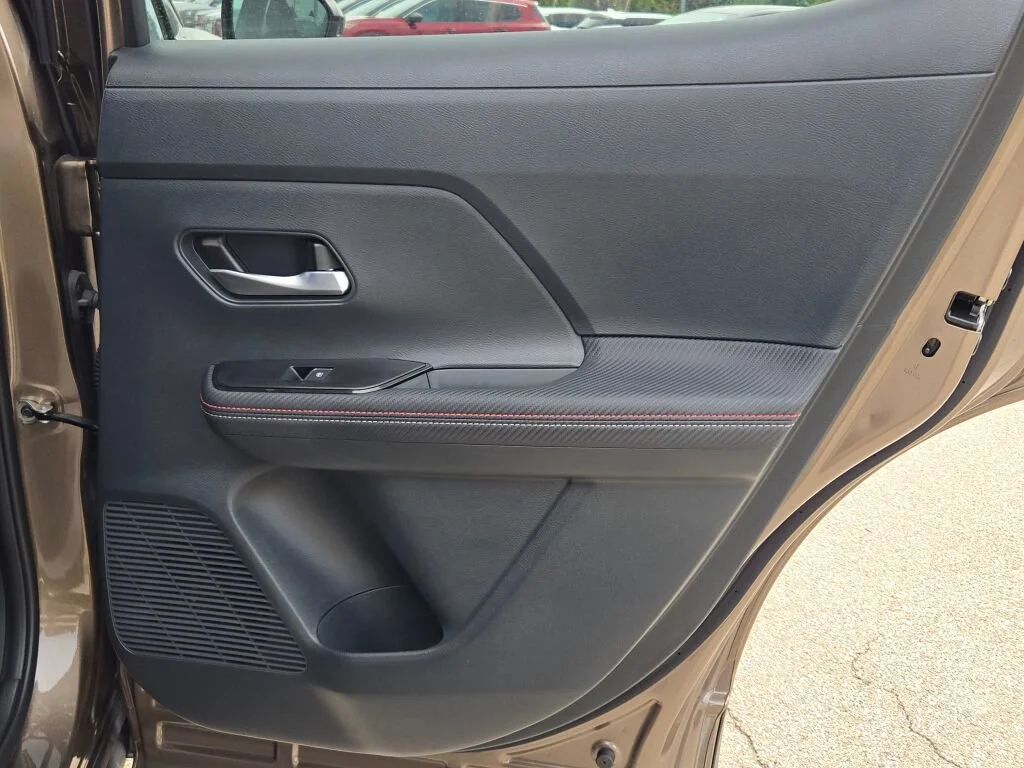 Used 2025 Brown Nissan SR image 9
