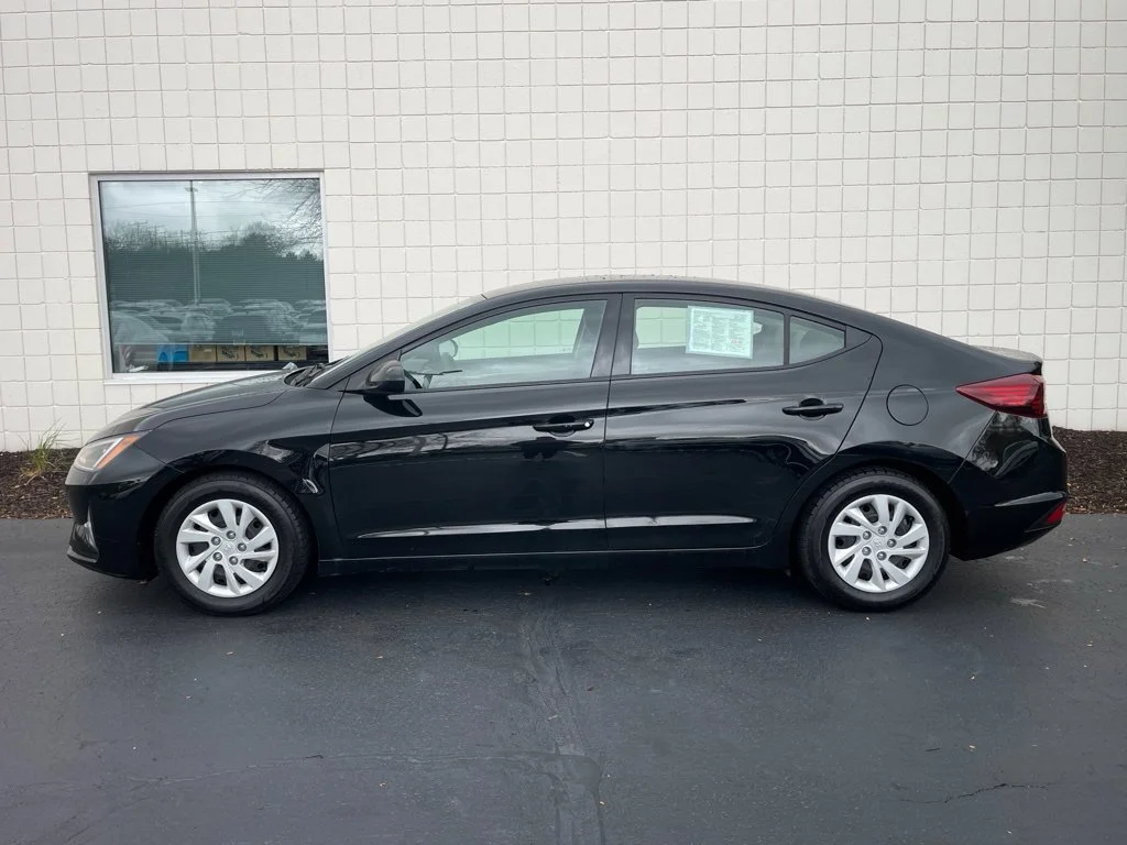 Used 2019 Hyundai Elantra SE with VIN 5NPD74LF7KH440548 for sale in Racine, WI