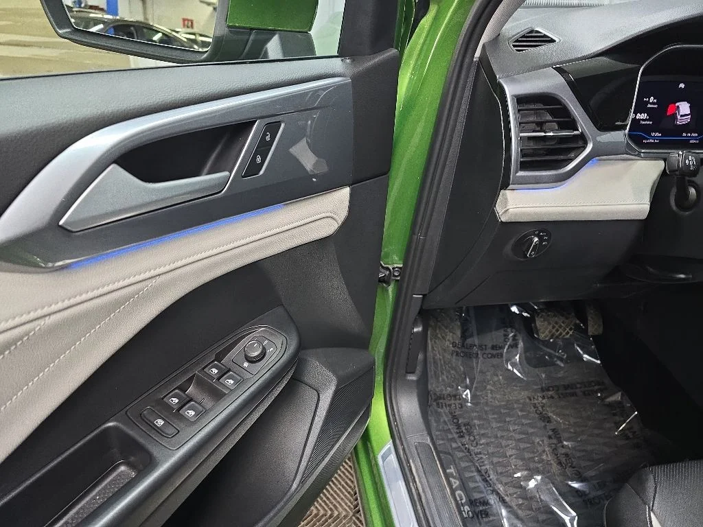 Used 2025 Green Volkswagen 1.5T SEL image 28