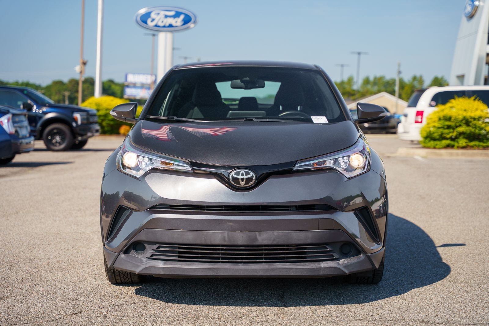 Used 2018 Gray Toyota XLE image 3