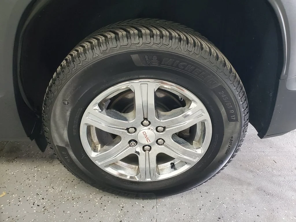 Used 2019 EBONY TWILIGHT METALLIC GMC SLE image 33