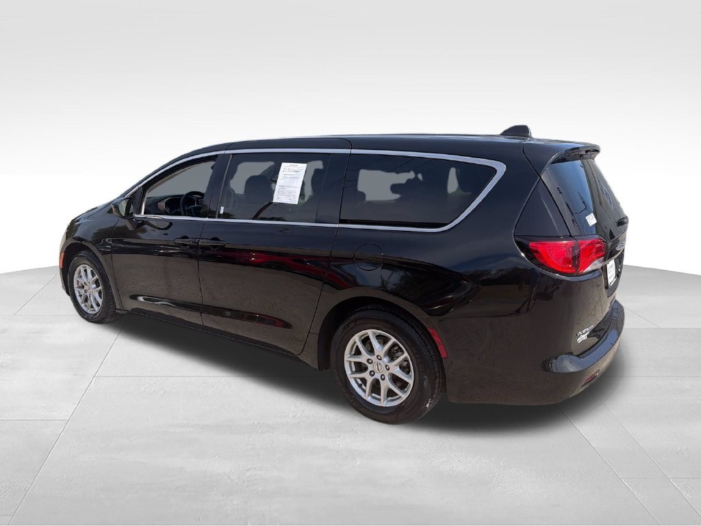 Used 2023 Black Chrysler LX image 3