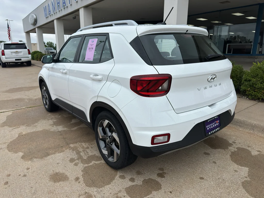 Used 2025 Onyx Black Hyundai SEL image 6