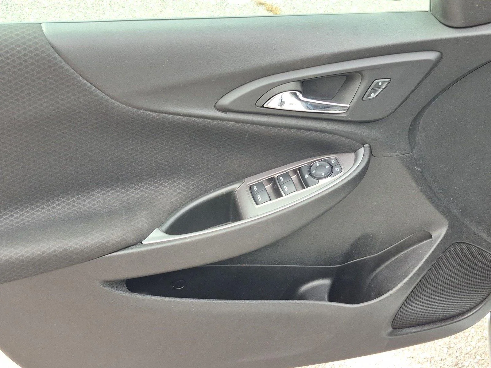 Used 2024 Summit White Chevrolet LT image 15