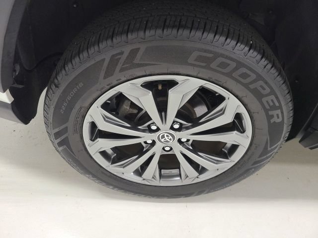 Certified Used 2022 Blizzard Pearl Toyota Hybrid XLE Premium image 39