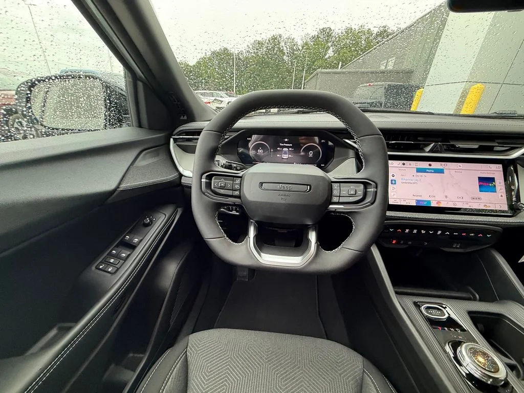 New 2026 Bright White Clear-Coat Exterior Paint Jeep Laredo image 9