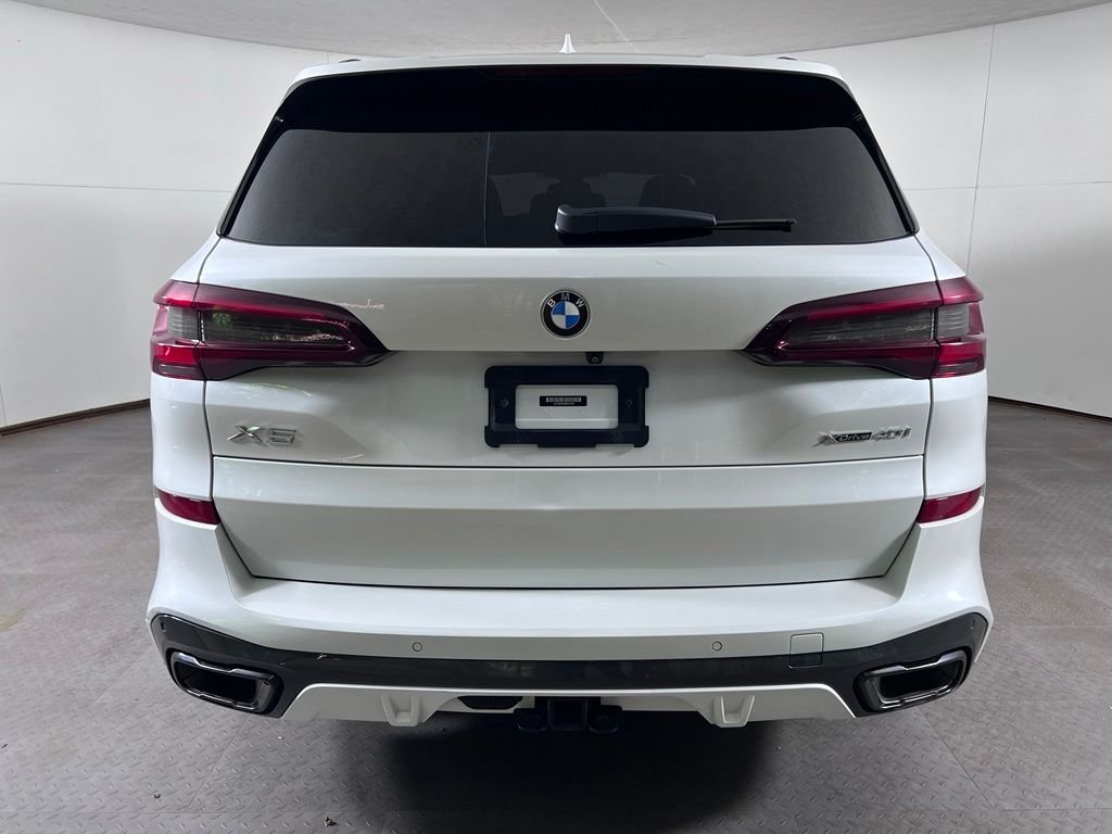 Used 2021 White BMW xDrive40i image 6
