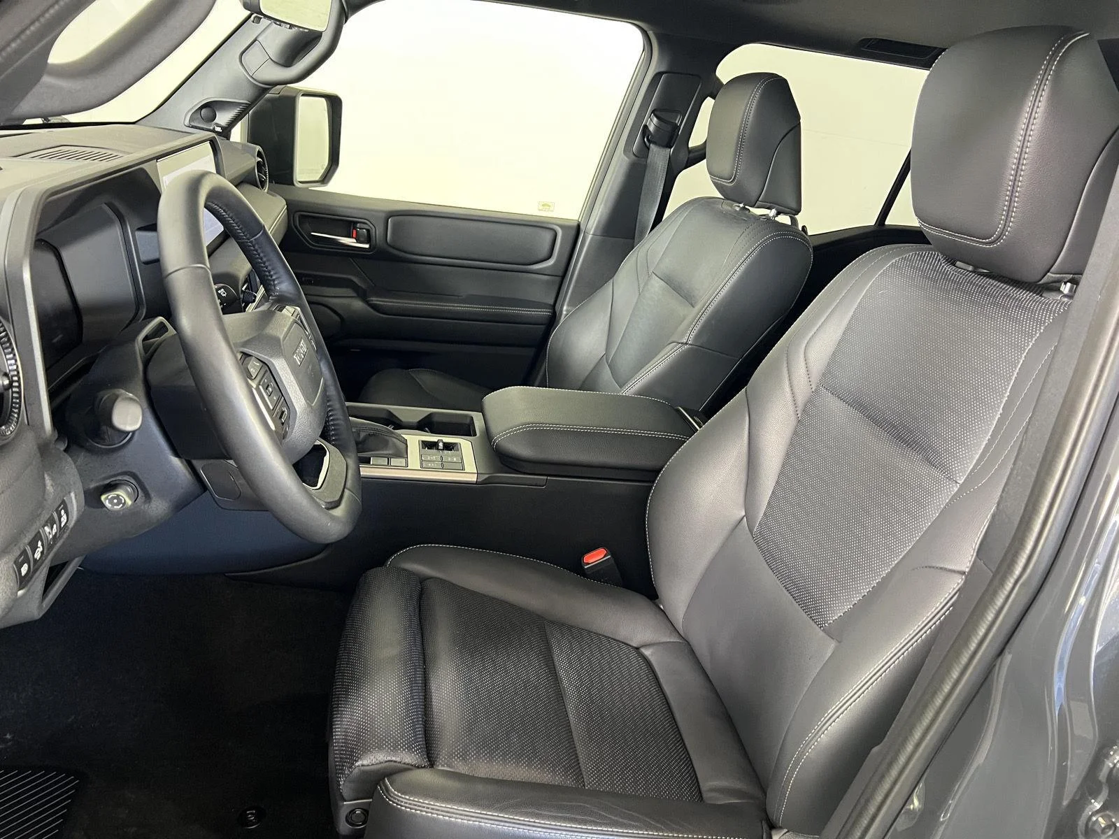 Used 2025 Underground Toyota Base image 5