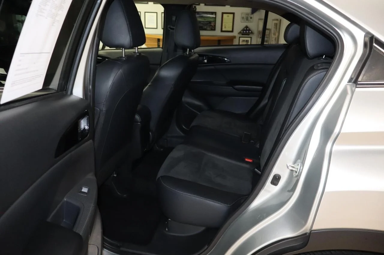 Used 2024 Alloy Silver Metallic Mitsubishi SE image 22