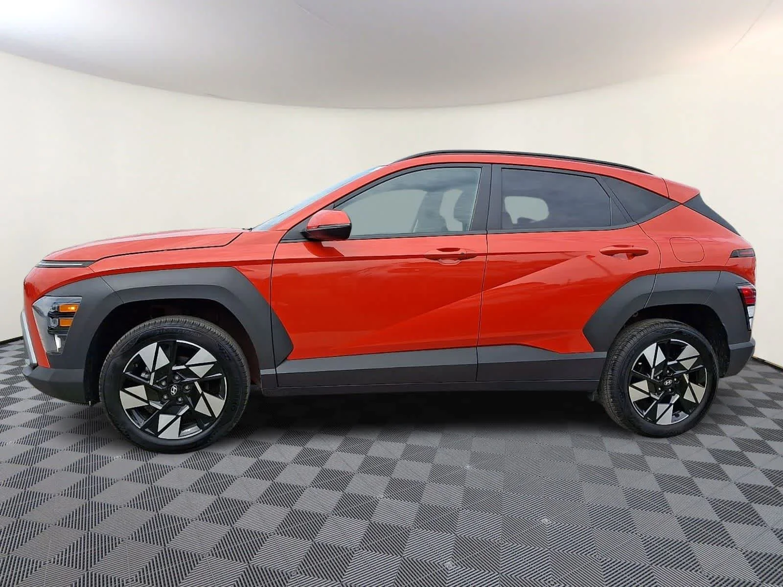 Used 2025 Soultronic Orange Pearl Hyundai SEL image 8