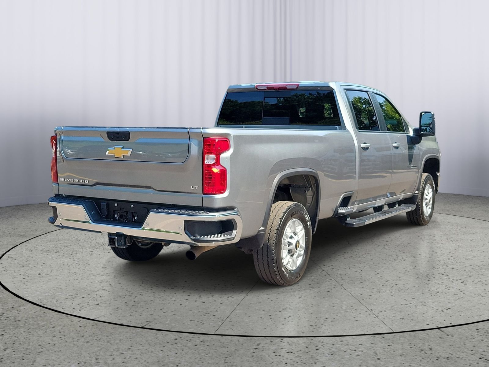 Used 2025 Gray Chevrolet LT image 5
