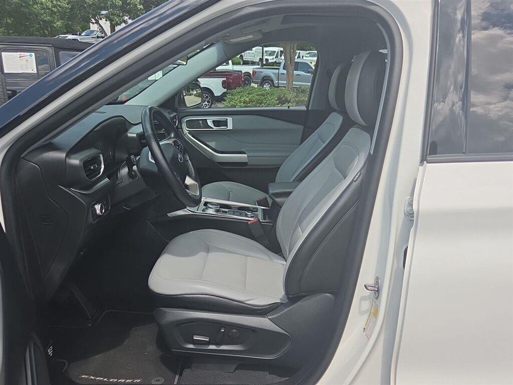 Used 2021 Star White Metallic Tri-Coat Ford XLT image 8