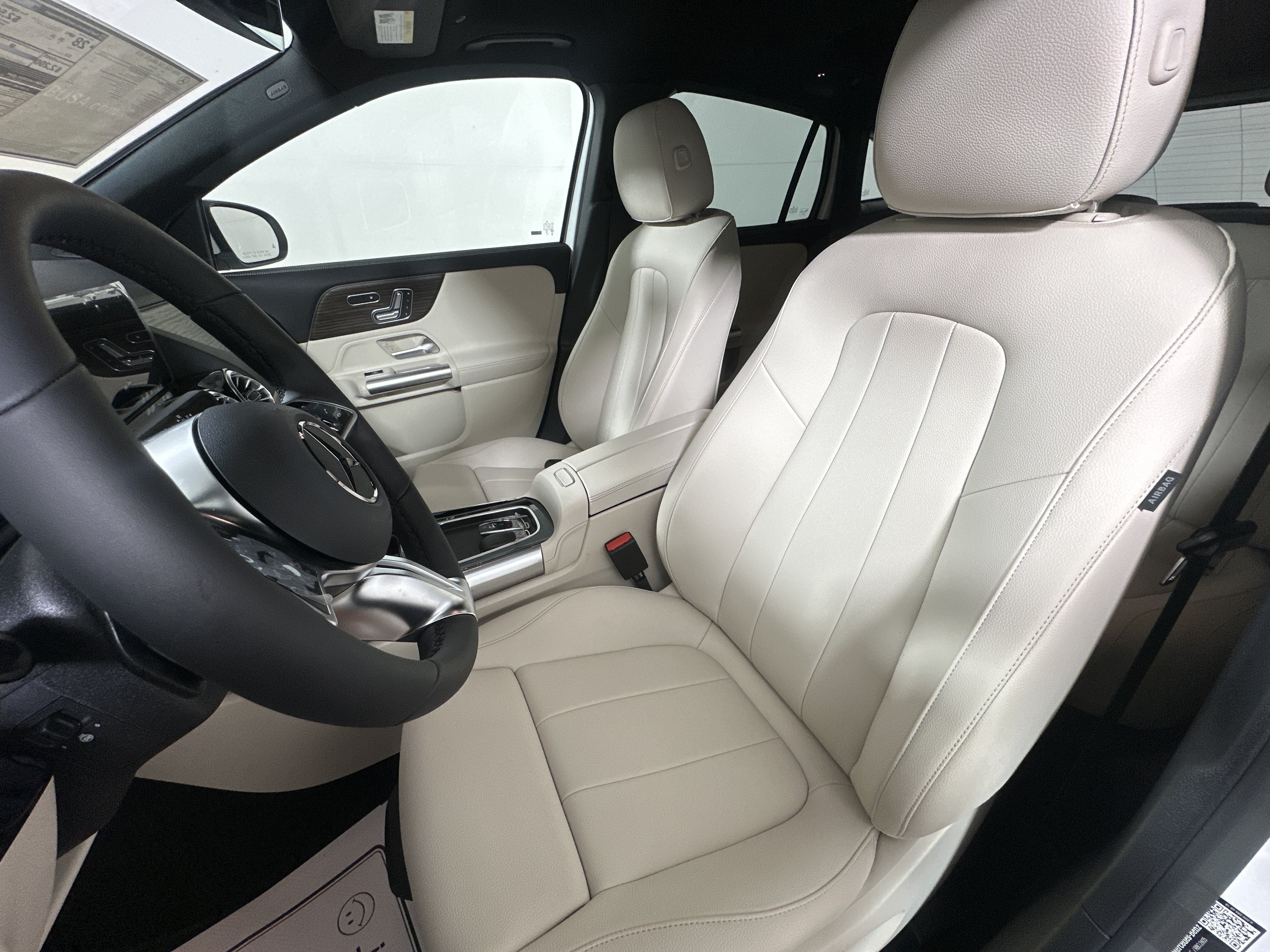 New 2026 Polar White Mercedes-Benz GLA 250 image 37