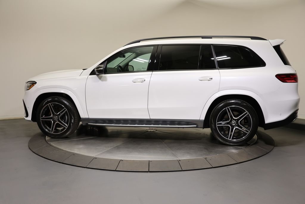 New 2026 MANUFAKTUR Moonlight White Metallic Mercedes-Benz GLS 450 image 4