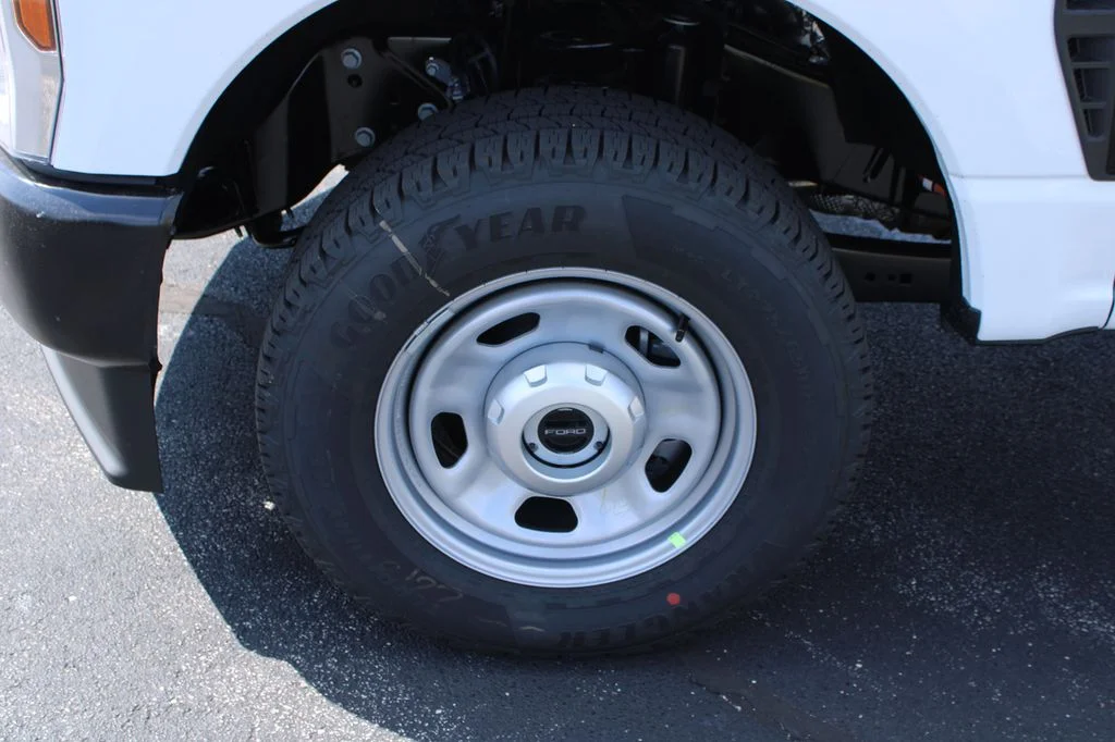 New 2027 Oxford White Ford F-350® XL image 5