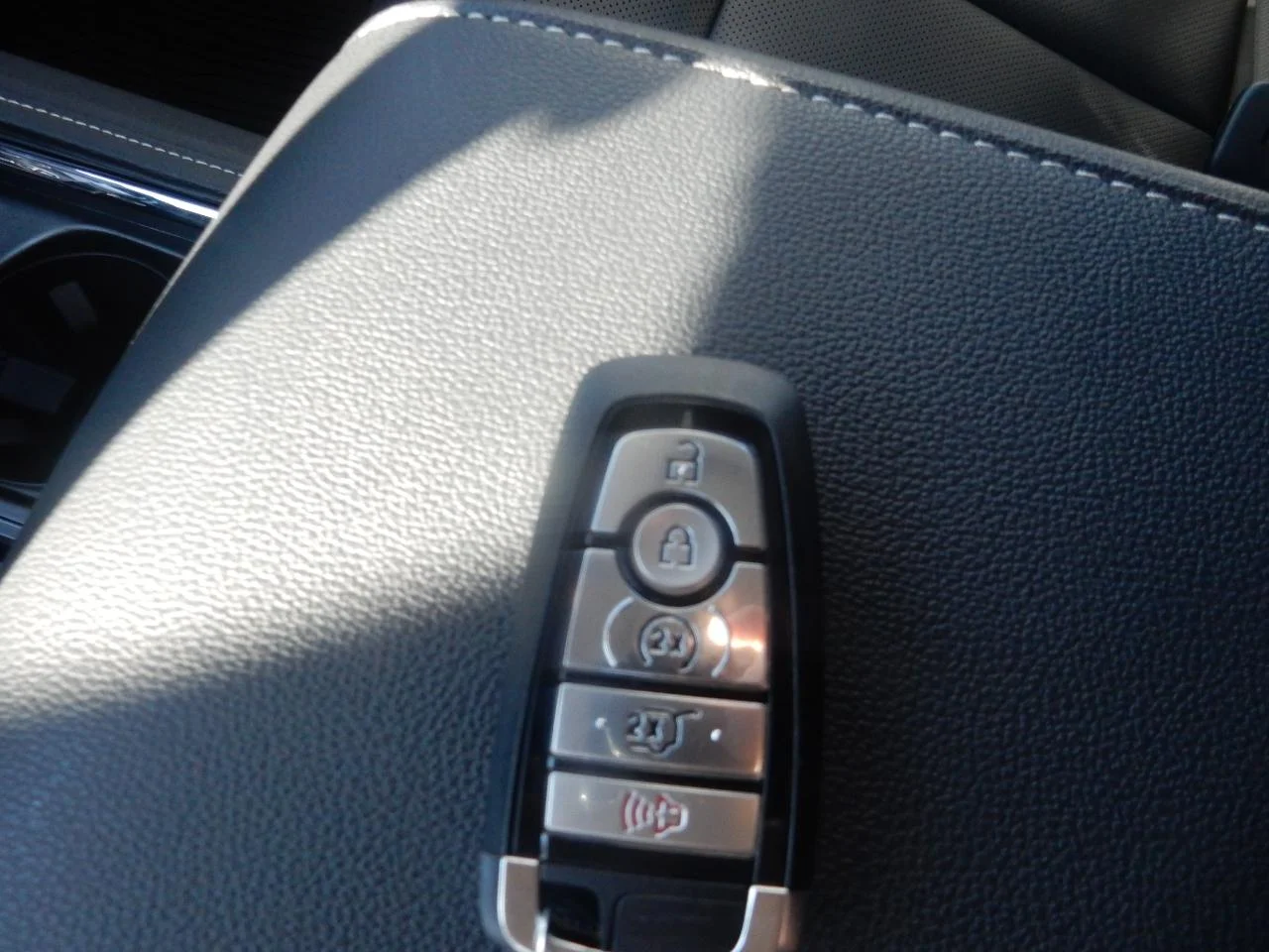 New 2022 Black Ford XLT 4X2 image 38