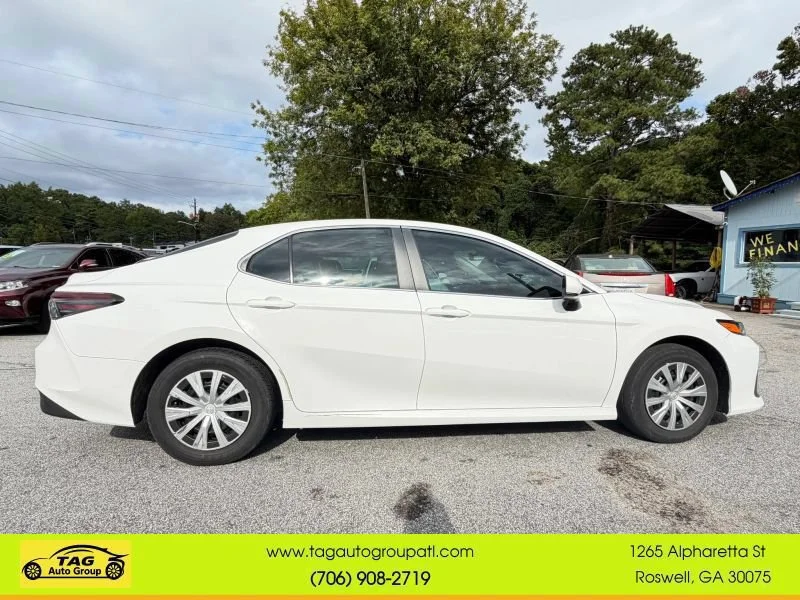 Used 2022 White Toyota LE image 8