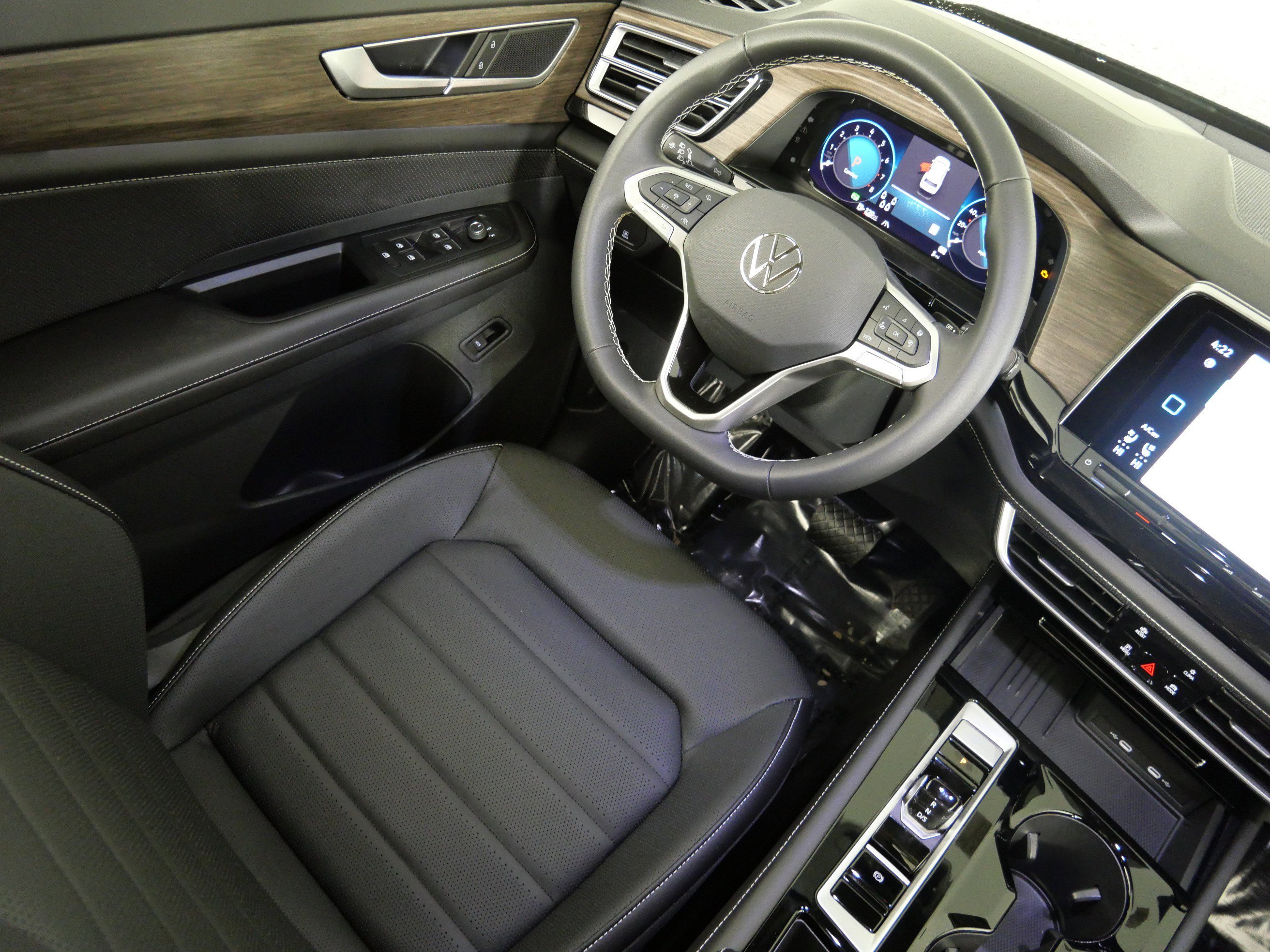Used 2026  Volkswagen 2.0T SEL image 9